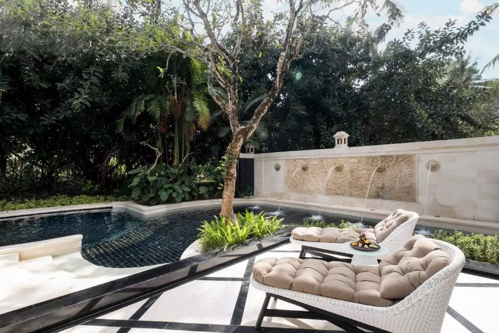 اینترکانتیننتال استخر